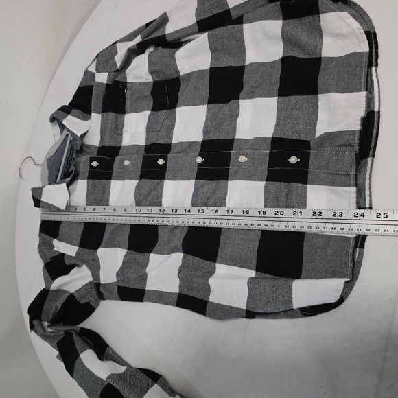 Tommy Hilfiger Black And White Plaid Top Size Medium - Picture 10 of 11